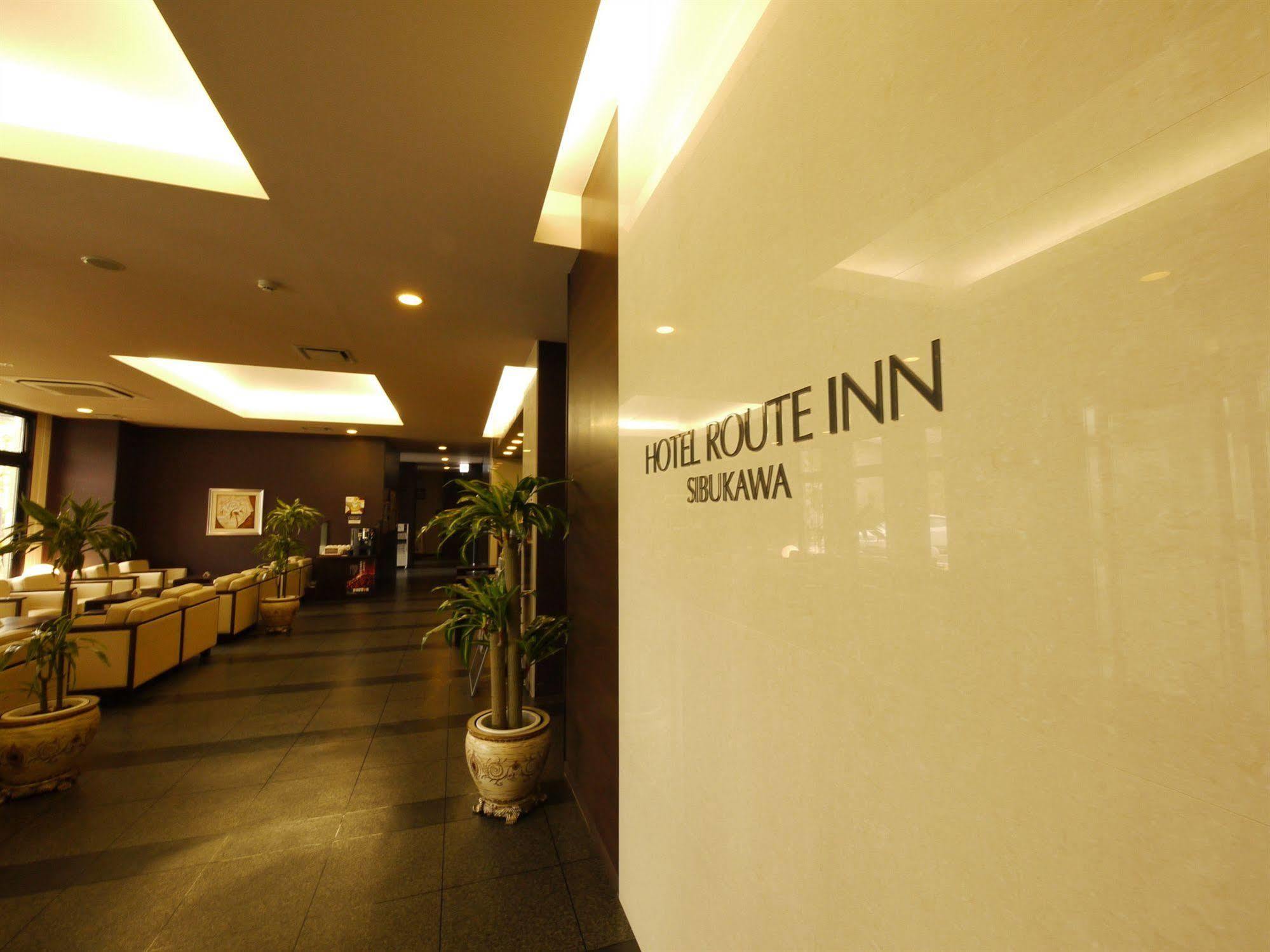 Hotel Route-Inn Shibukawa Bagian luar foto